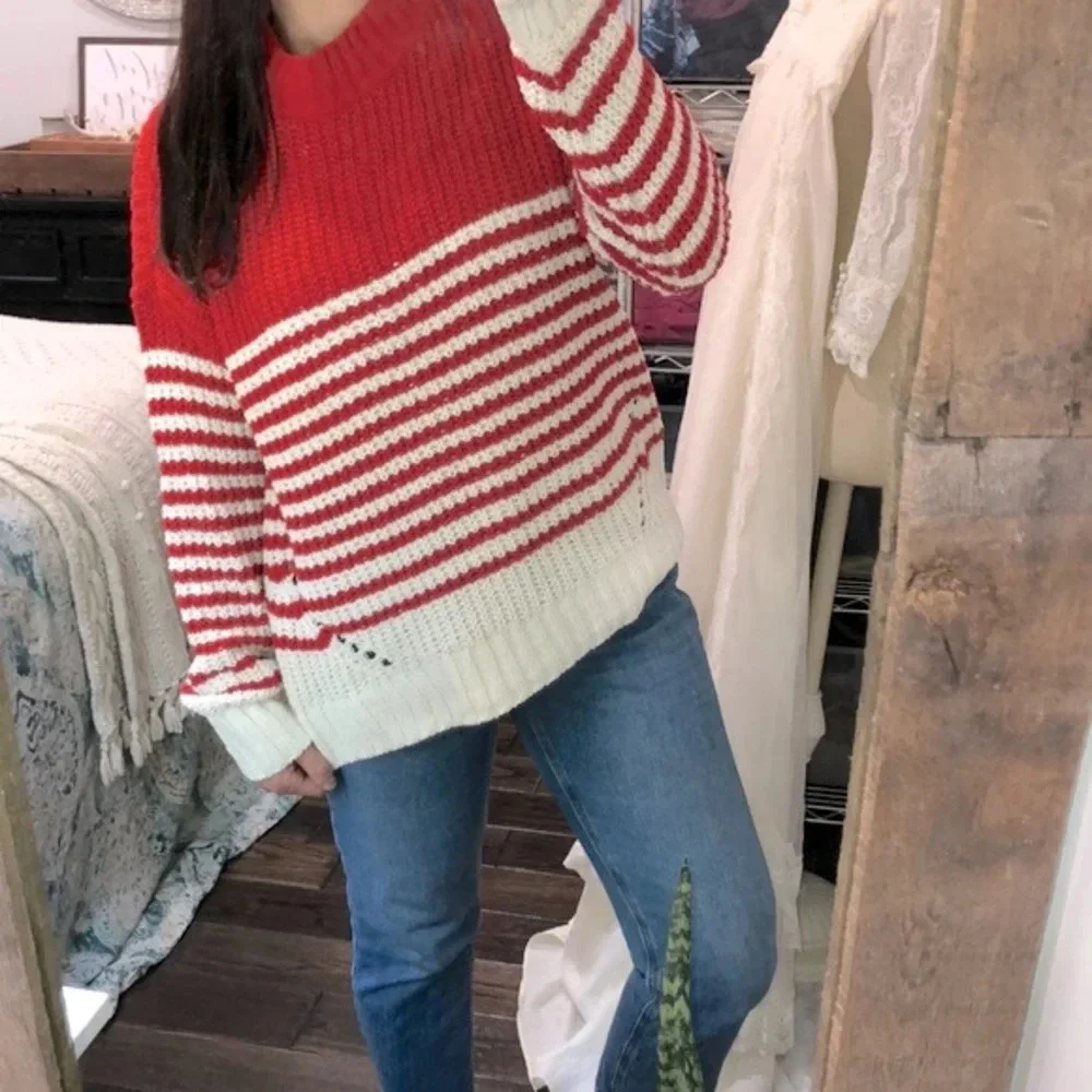 Wonderly red knit sweater size large